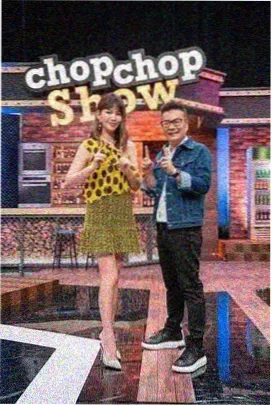 桃花汛时期水量上涨的瀑布水雾